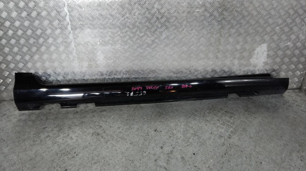 Накладка на порог к Volvo S60 2 Рестайлинг (13-18)