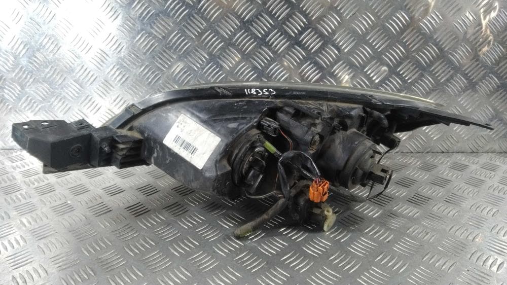 Фара правая к Mazda 3 BK (03-06)
