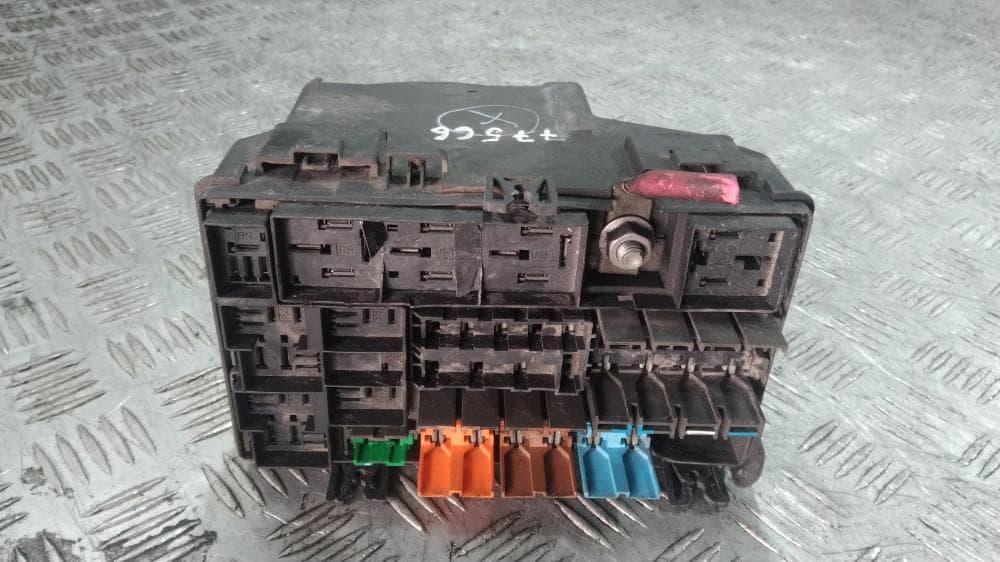 Блок предохранителей к Renault Laguna 2 (01-05)