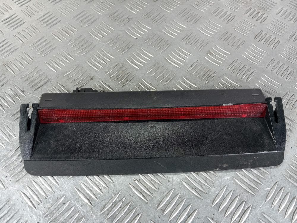 Стоп-сигнал к Volkswagen Passat B6 (05-10)