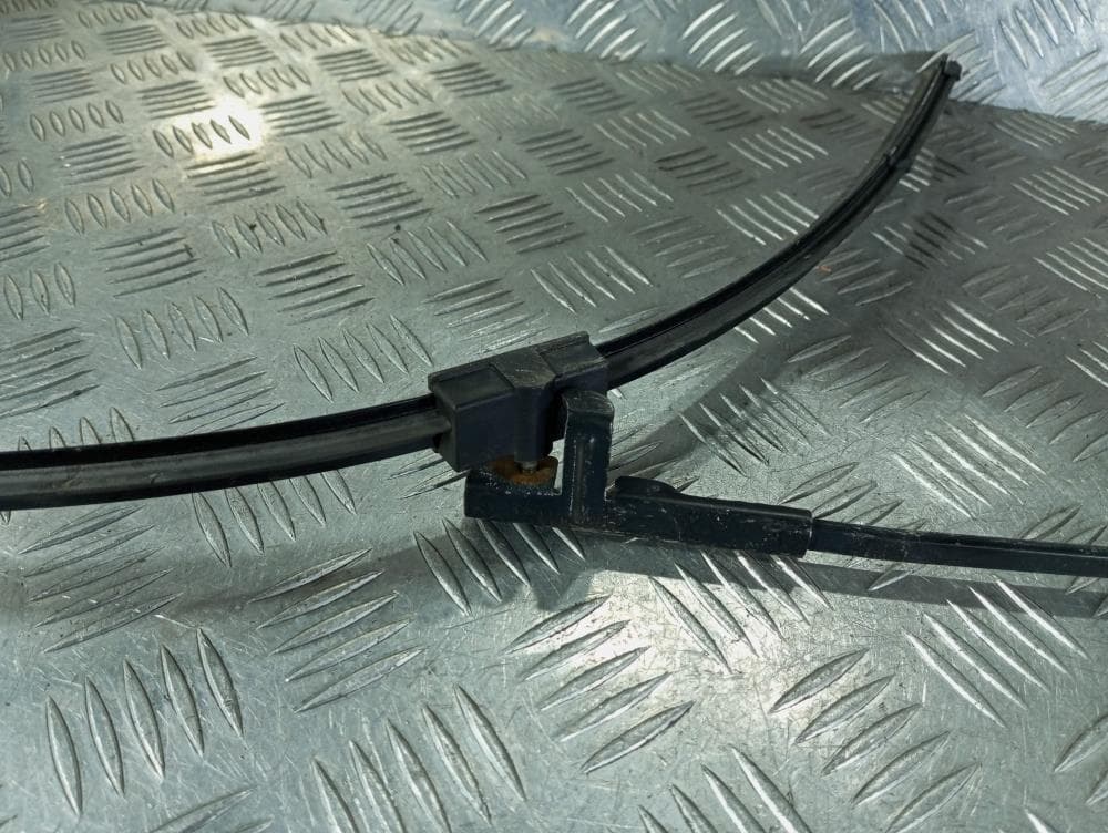 Щеткодержатель (поводок стеклоочистителя, дворник) к Volkswagen Touran 1 (03-07)