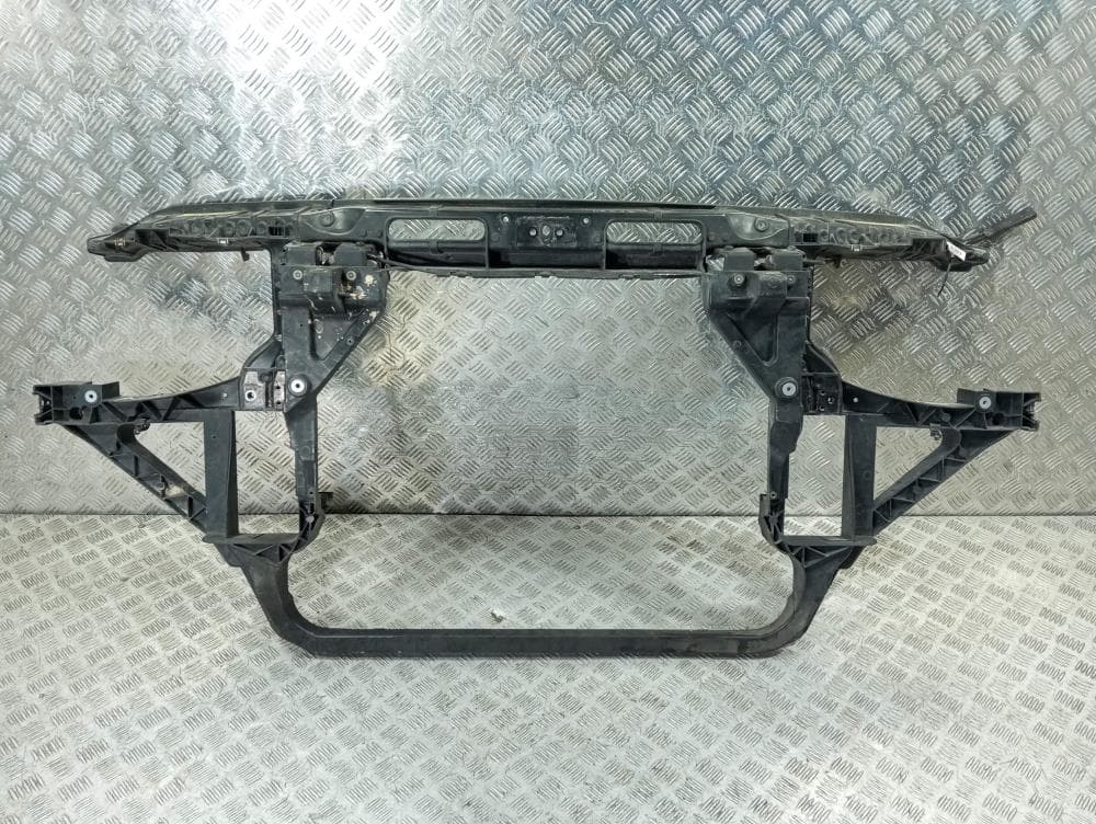 Передняя панель крепления облицовки (телевизор) к BMW X3 E83 (03-06)