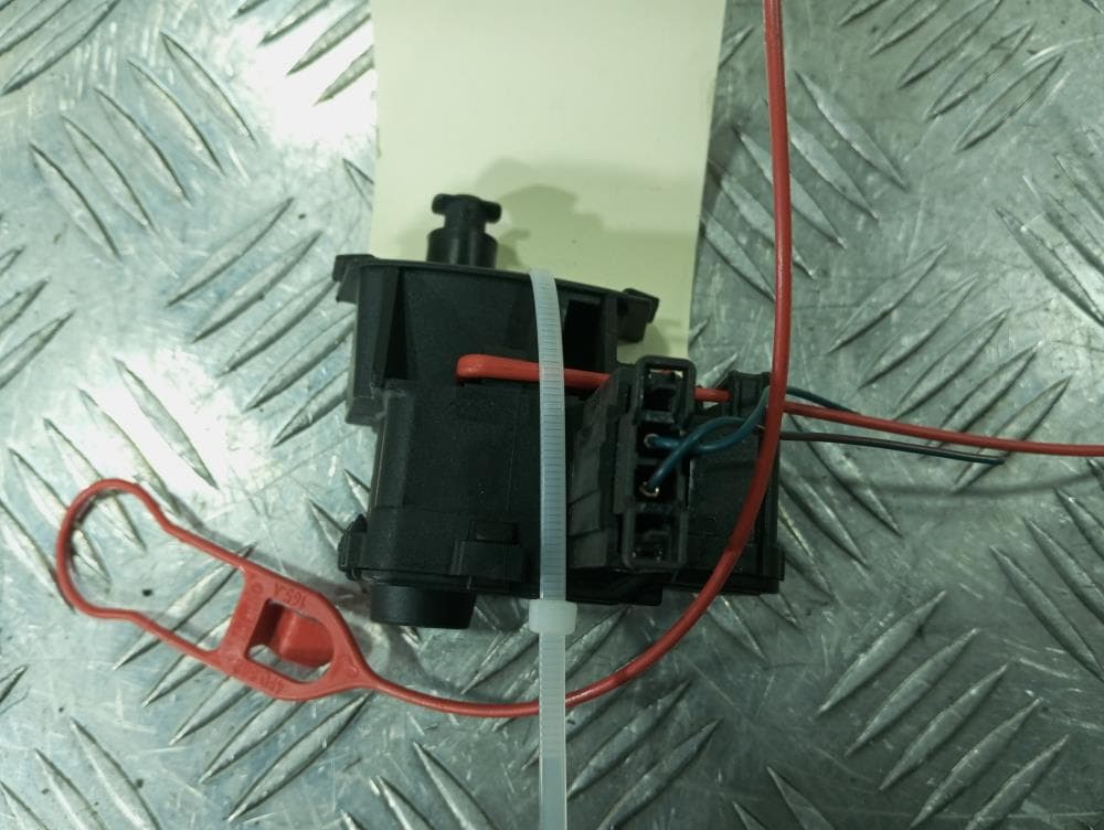 Замок лючка топливного бака к Audi A4 B8/8K (07-11)