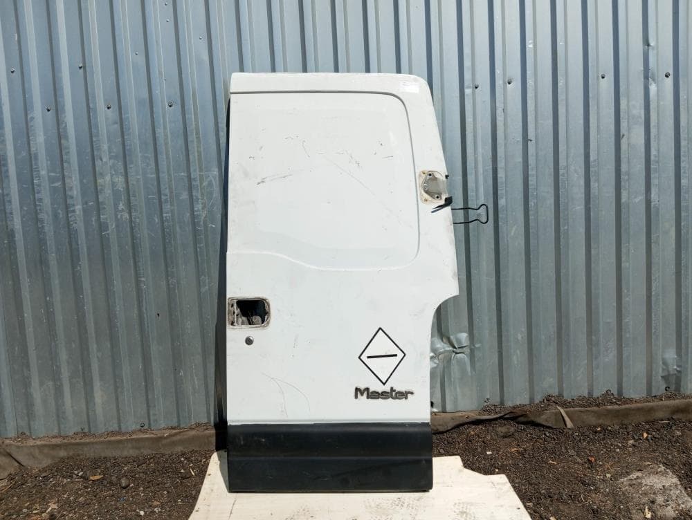 Дверь задняя распашная правая к Renault Master 2 (98-03)