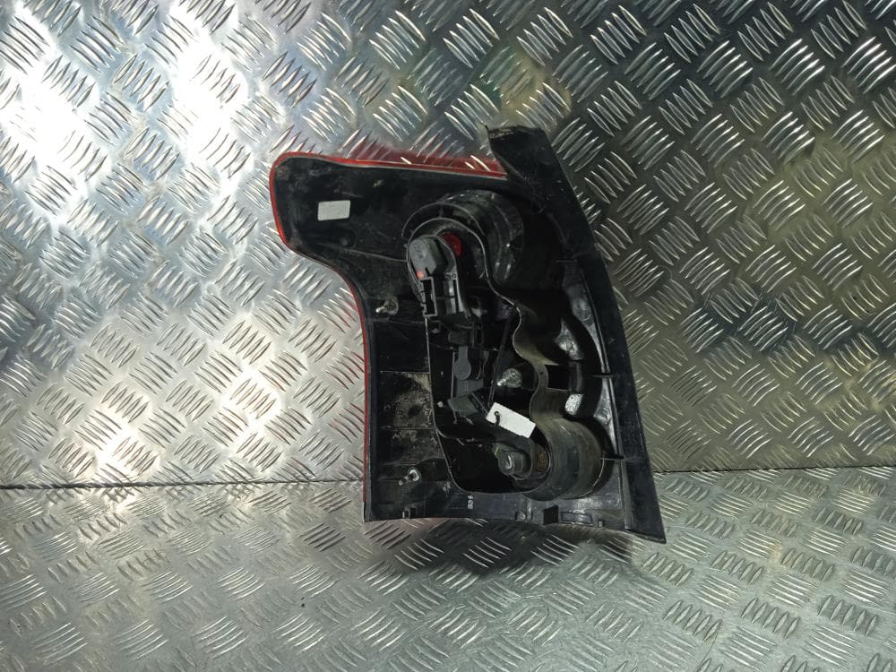 Фонарь задний правый к Toyota Avensis 2 (03-06)