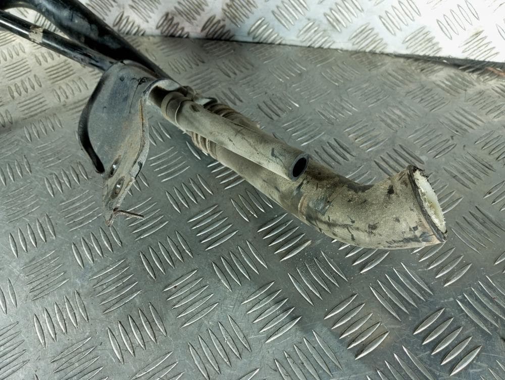 Горловина топливного бака к Nissan  Almera Tino (00-06)