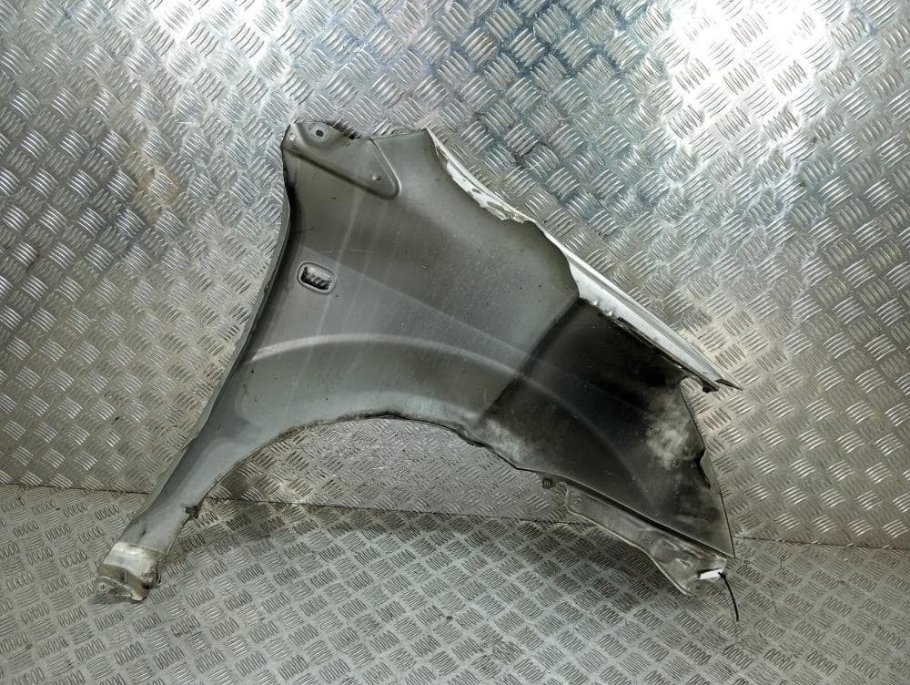 Крыло переднее левое к Toyota Corolla E120/E130 Рестайлинг (04-07)