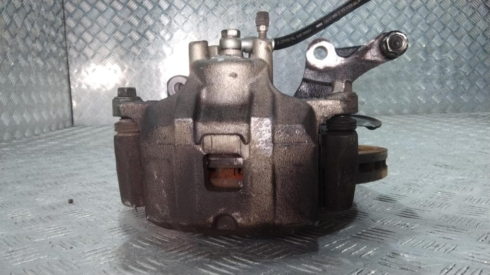 Кулак поворотный левый к Mitsubishi Outlander 2 (07-10)