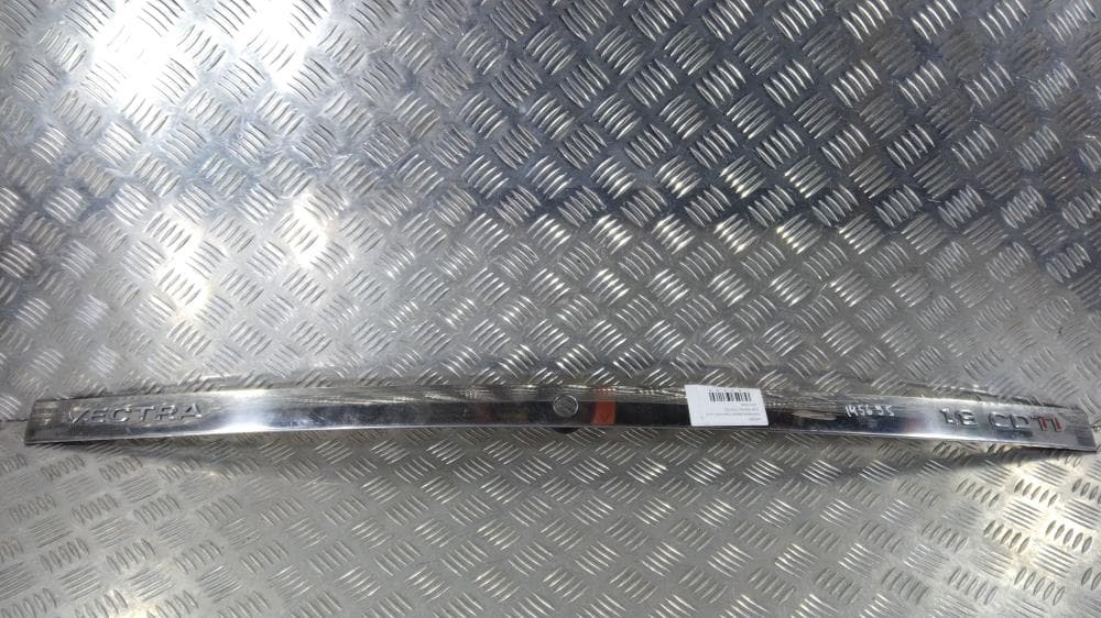 Накладка двери (крышки) багажника к Opel Vectra C (02-05)