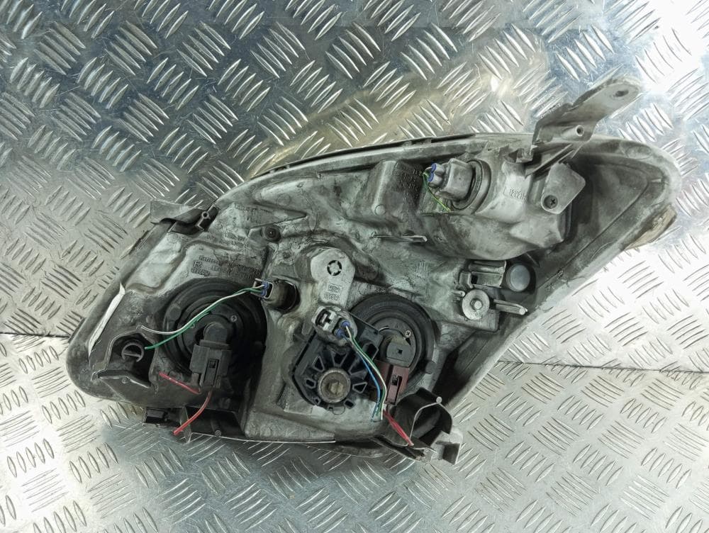 Фара правая к Toyota Corolla Verso 2 (01-06)
