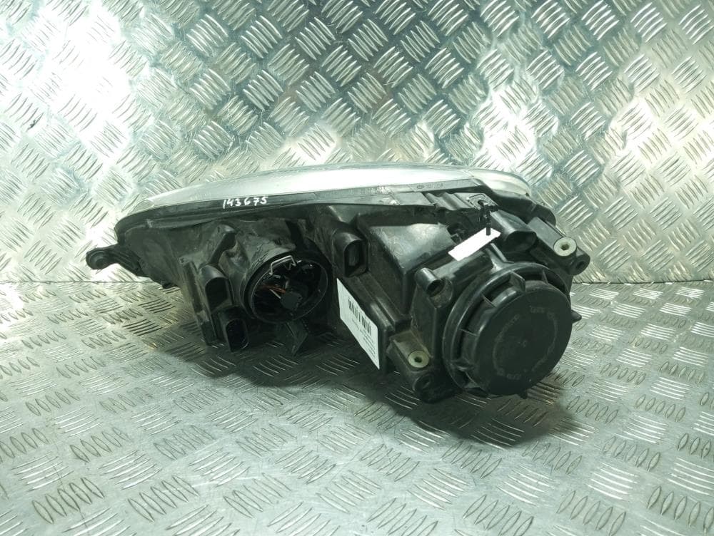 Фара правая к Volkswagen Golf 5 (03-09)