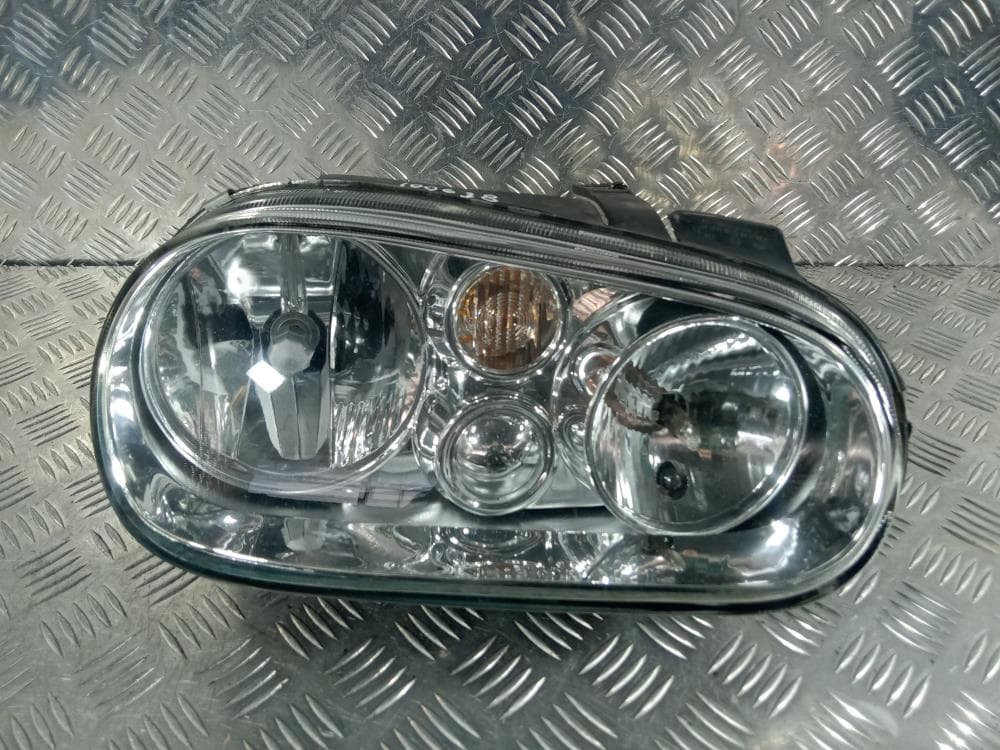Фара правая к Volkswagen Golf 4 (97-06)