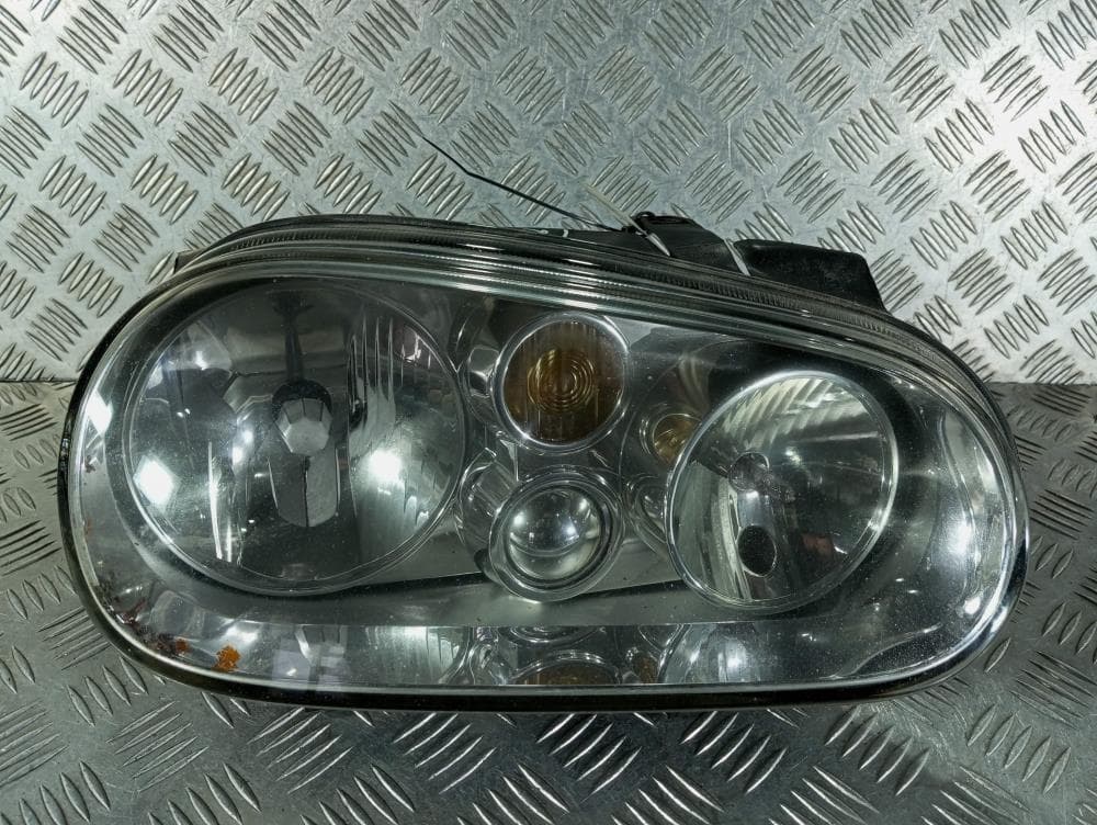 Фара правая к Volkswagen Golf 4 (97-06)