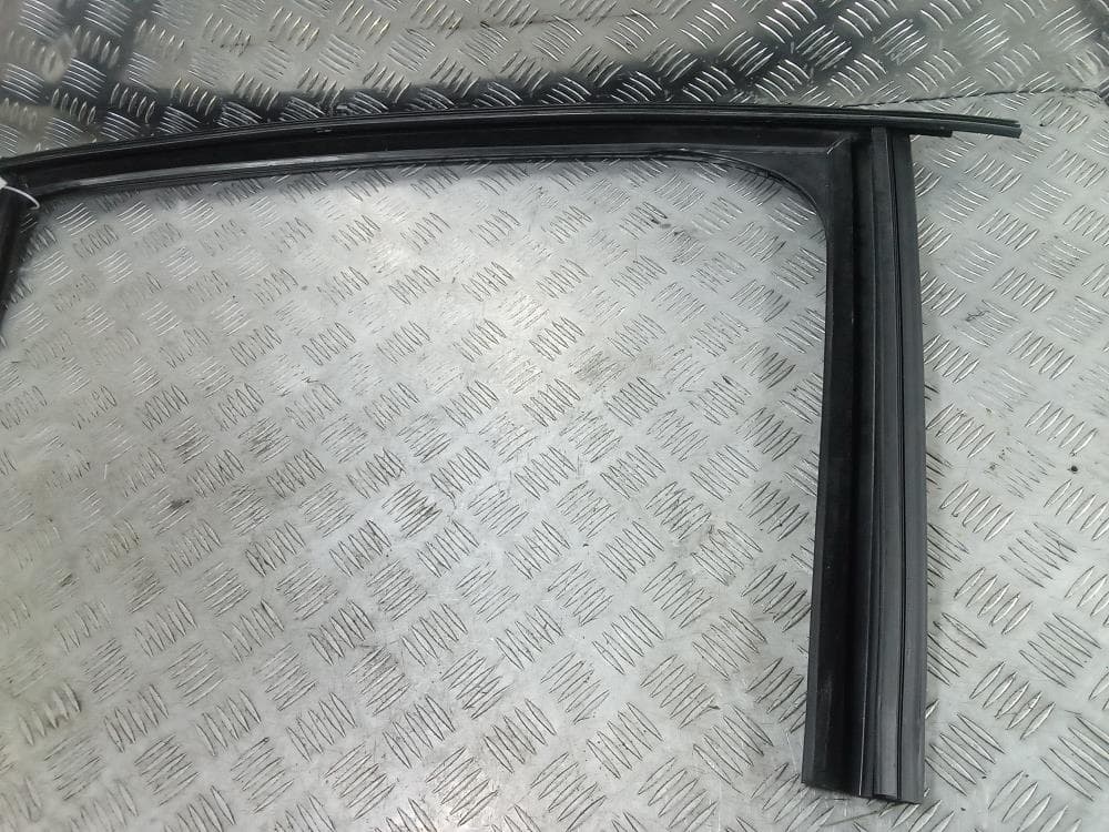 Уплотнитель к Tesla Model X (15-21)