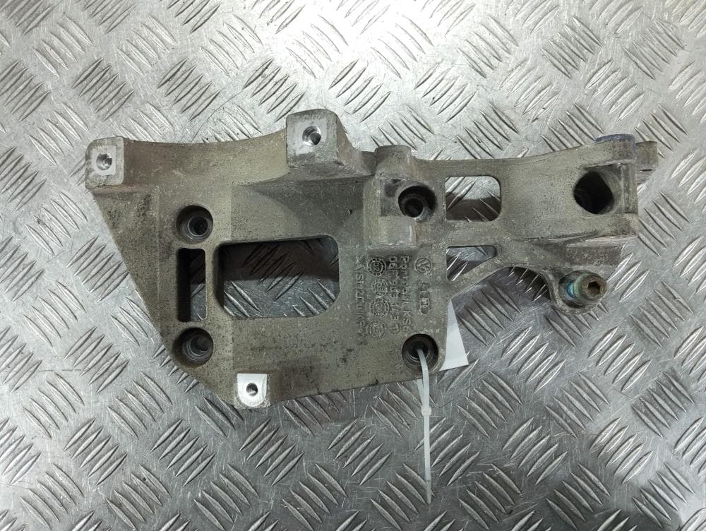 Кронштейн генератора к Volkswagen Golf 5 (03-09)