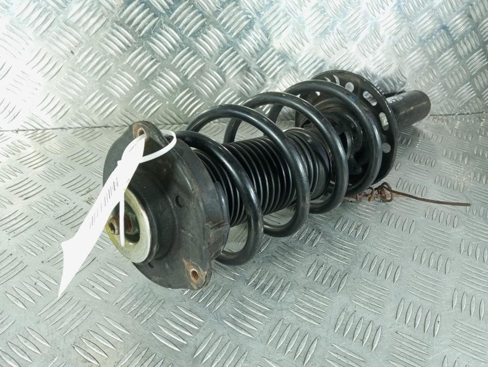 Стойка передняя правая к Volkswagen Golf 5 (03-09)