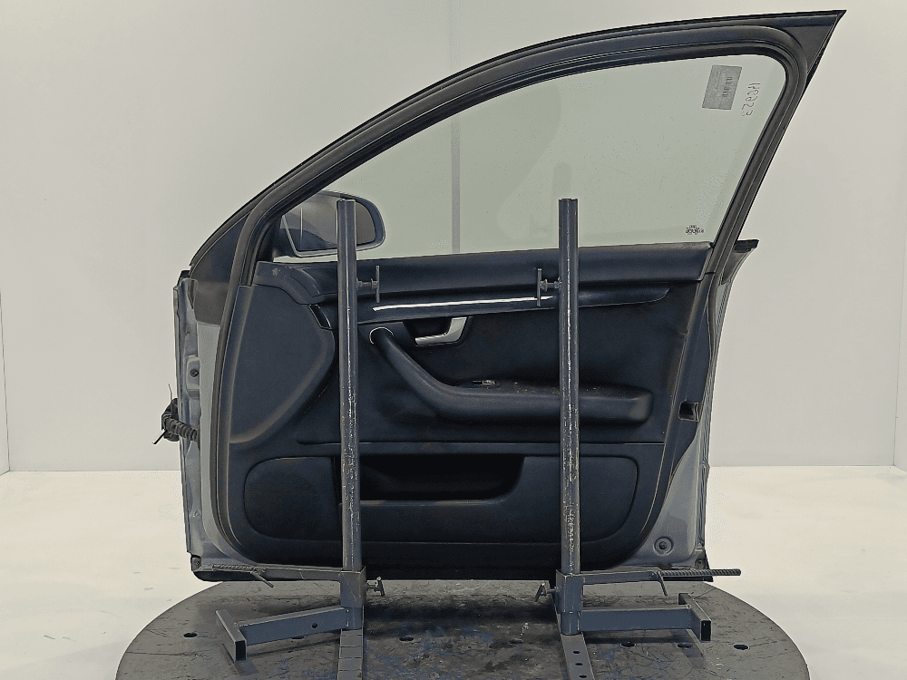 Дверь передняя правая к Audi A4 B6 (01-05)