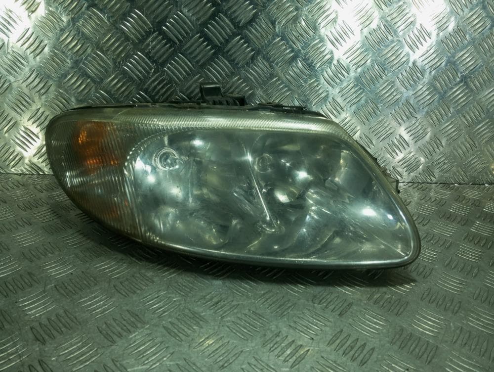 Фара правая к Chrysler Voyager 4 (01-04)