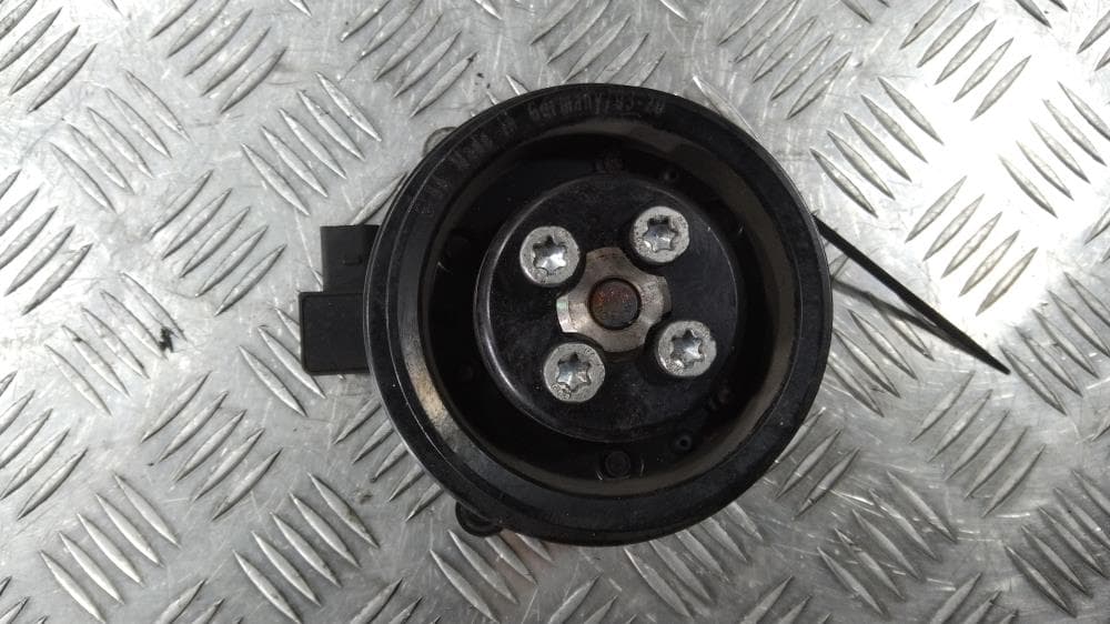 Помпа к Volkswagen Golf 6 (08-15)