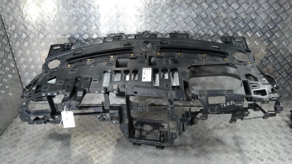 Панель передняя салона (торпедо) к Tesla Model X (15-21)