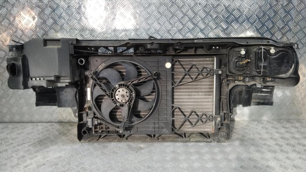 Передняя панель крепления облицовки (телевизор) к Volkswagen Golf 4 (97-06)