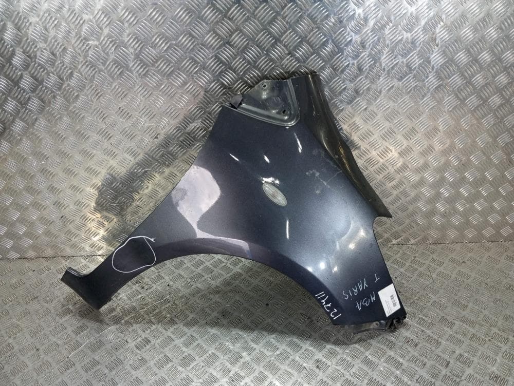 Крыло переднее правое к Toyota Yaris 2 (05-09)