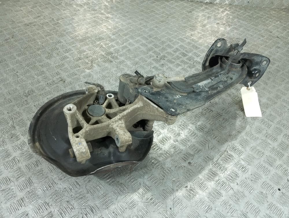 Кулак задний левый к Volkswagen Passat B6 (05-10)
