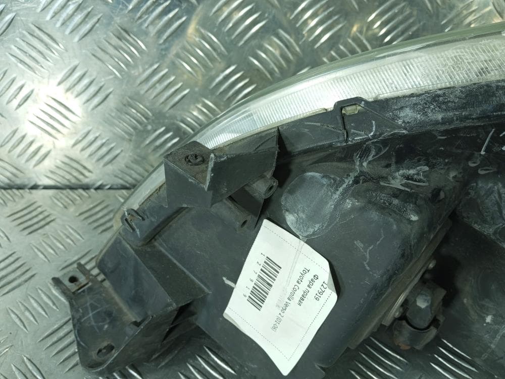 Фара правая к Toyota Corolla Verso 2 (01-06)