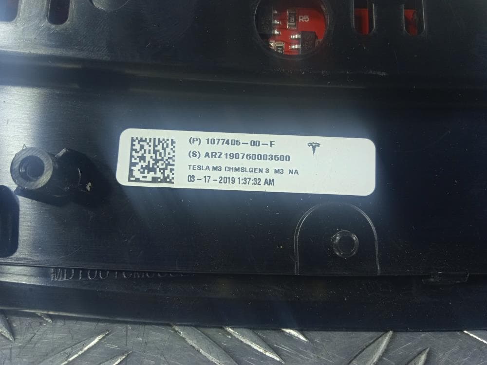 Стоп-сигнал к Tesla Model 3 (17-21)