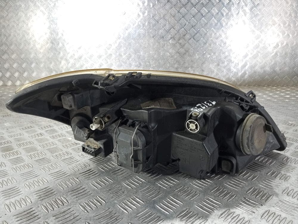 Фара левая к Toyota Corolla E120/E130 (02-04)