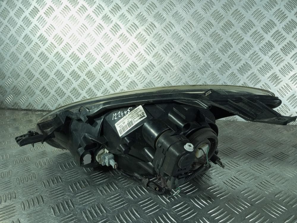 Фара правая к Toyota Aygo 1 (05-08)