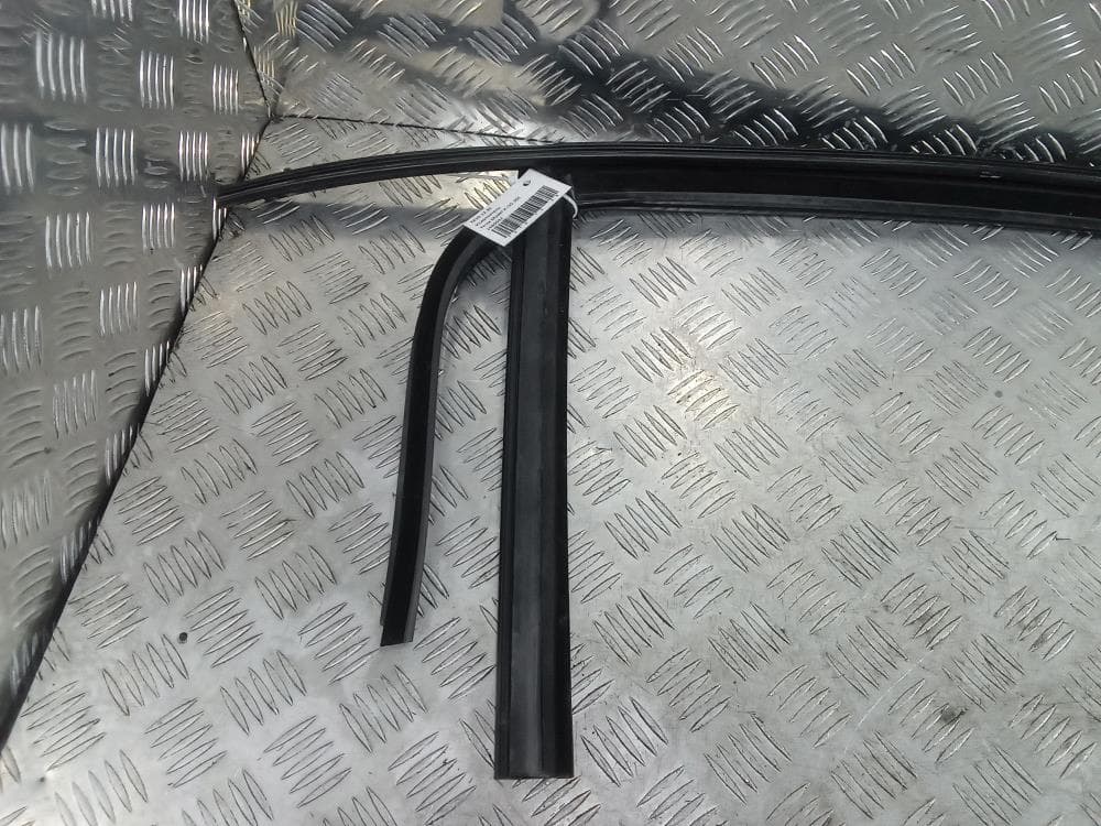 Уплотнитель к Tesla Model X (15-21)
