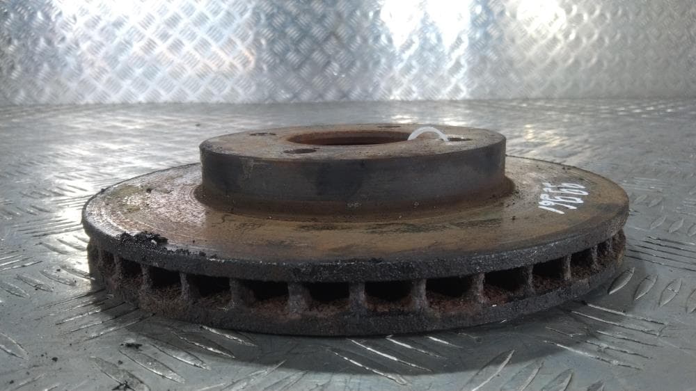 Диск тормозной передний к Nissan  Note E11 (05-09)
