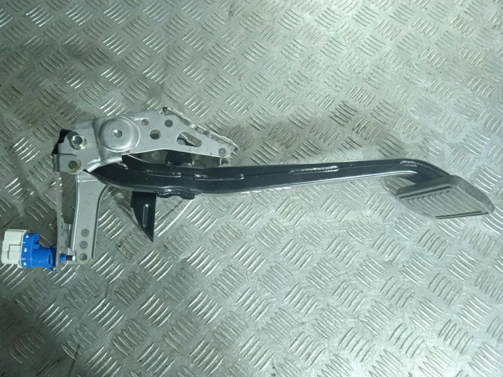 Педаль тормоза к Tesla Model X (15-21)