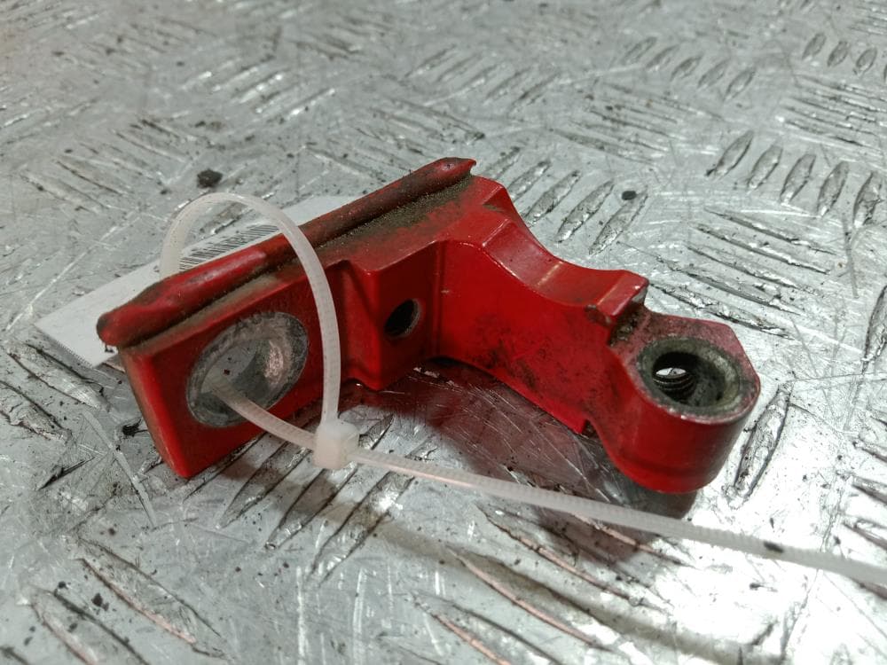 Петля двери передней правой к Audi A4 B7 (04-09)