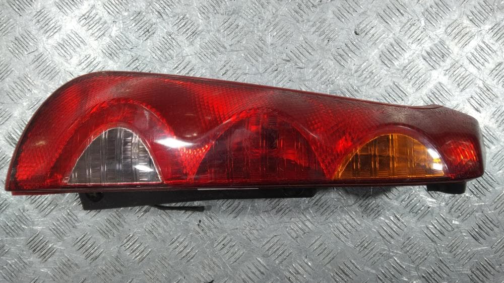 Фонарь задний левый к Nissan  Note E11 (05-09)