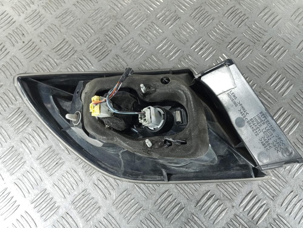 Фонарь задний правый к Mazda 3 BK (03-06)