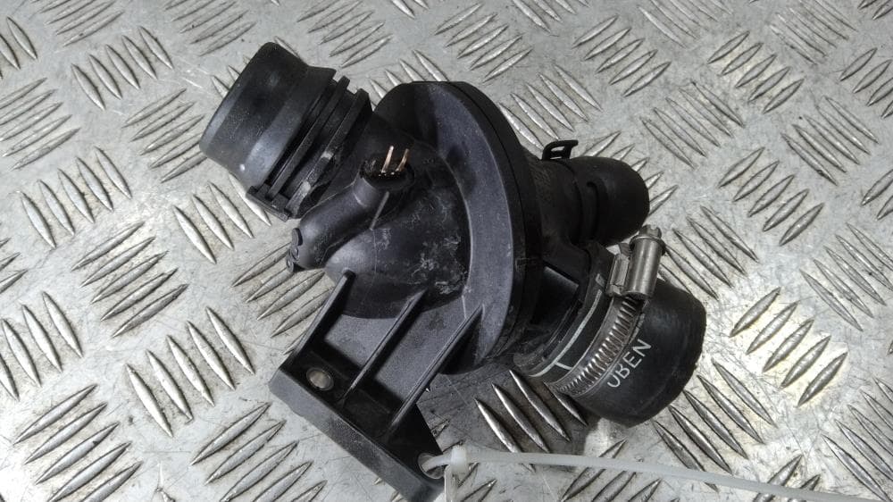 Корпус термостата к BMW 5 F10/F11/F07 (09-13)