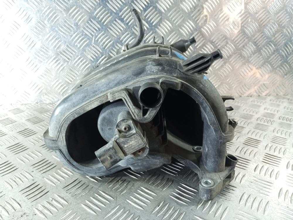 Коллектор впускной к Volkswagen Polo 4 (01-05)