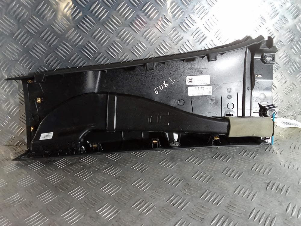Обшивка стойки центральной правой к Tesla Model X (15-21)