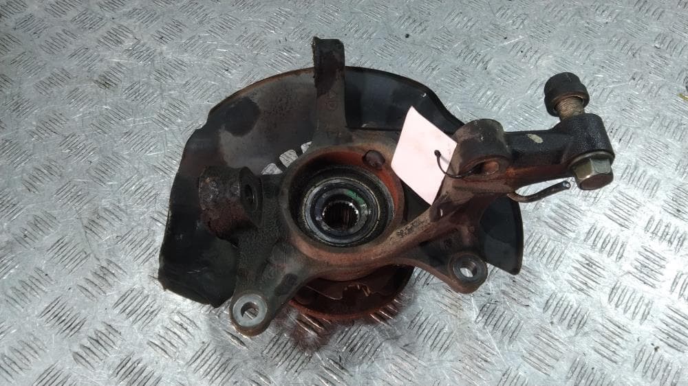 Кулак поворотный левый к Toyota Voxy R70 (07-10)