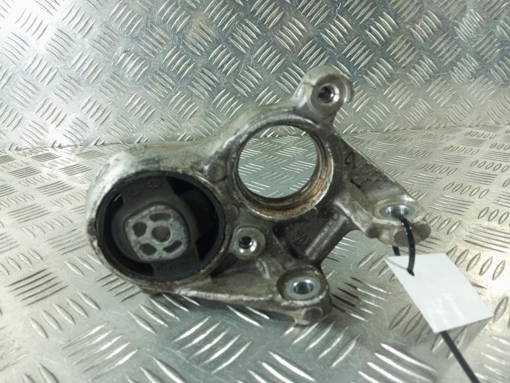 Кронштейн полуоси к Peugeot 308 1 (07-11)