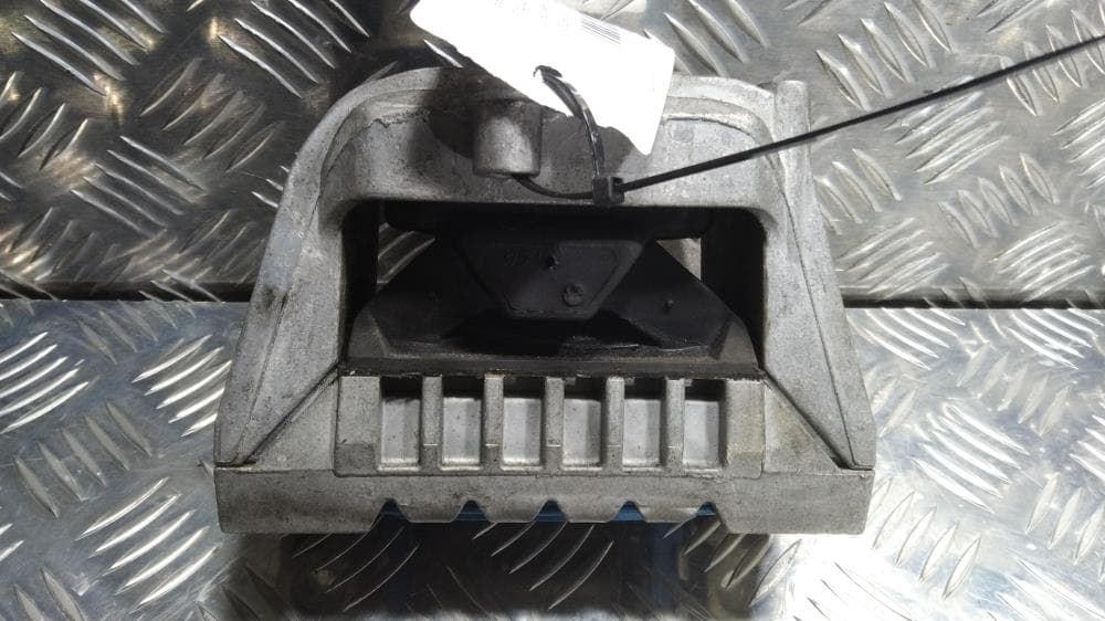 Подушка крепления двигателя к Volkswagen Touran 2 (10-15)