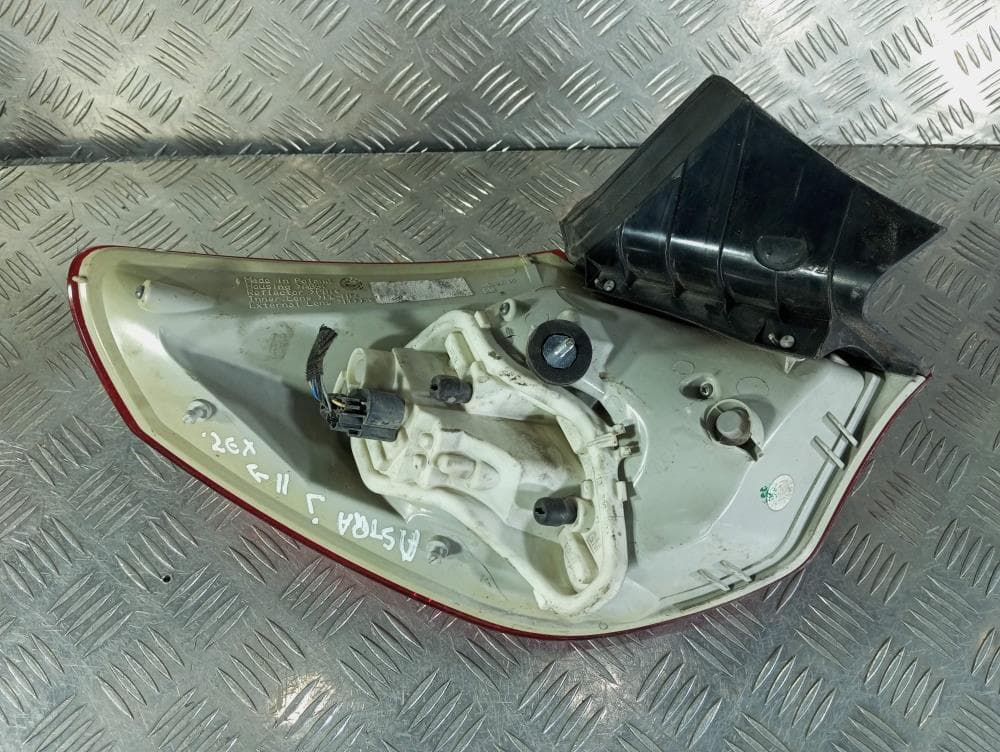 Фонарь задний правый к Opel Astra J (09-12)