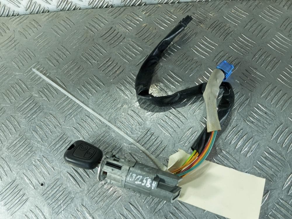 Замок зажигания к Citroen Xsara Picasso (99-04)