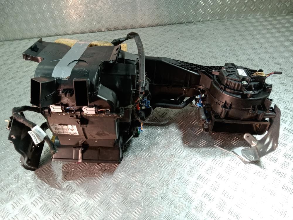 Отопитель в сборе (печка) к Audi A4 B7 (04-09)