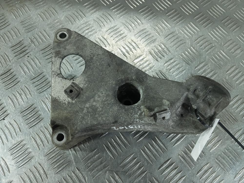 Кронштейн к BMW 1 E81/E82/E87/E88 (04-07)