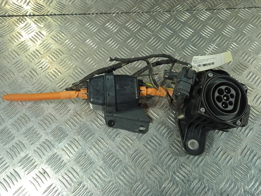 Розетка зарядки автомобиля к BMW 1 F40 (19-24)