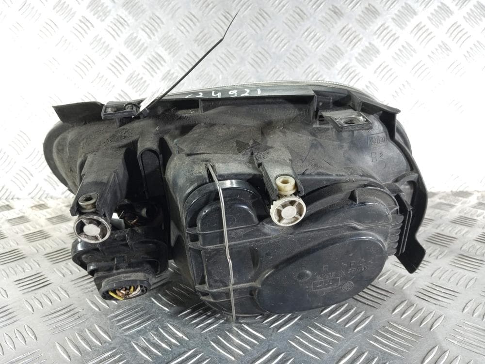 Фара правая к Volkswagen Golf 4 (97-06)