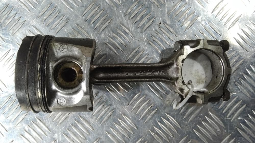 Поршень к Nissan  X-Trail T30 (01-04)